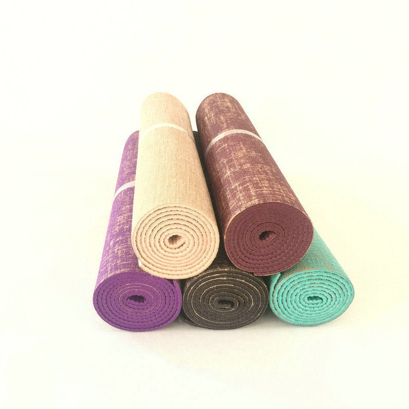 Rolled sackcloth yoga mats in beige, purple, brown, turquoise, and maroon. Durable jute material with a non-slip PVC base for workouts and yoga.